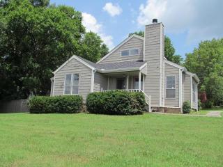 301 Canberra Ct, Hermitage, TN 37076-3103