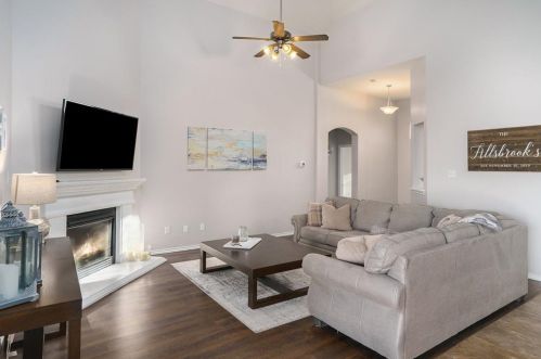 5904 Ozark Dr, Fort Worth TX  76131-4003 exterior