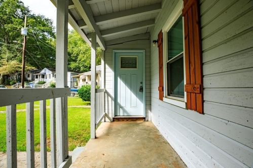 1361 Byrere Ter, Atlanta GA  30310-3927 exterior