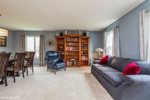 1548 Autumncrest Dr, Bull Valley IL  60014-2942 exterior