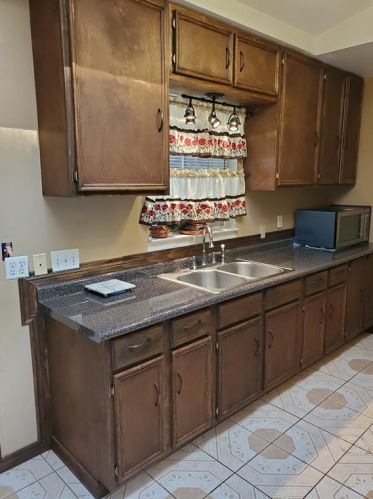 1845 Burning Tree Ln, Carrollton TX 75006-7561 exterior