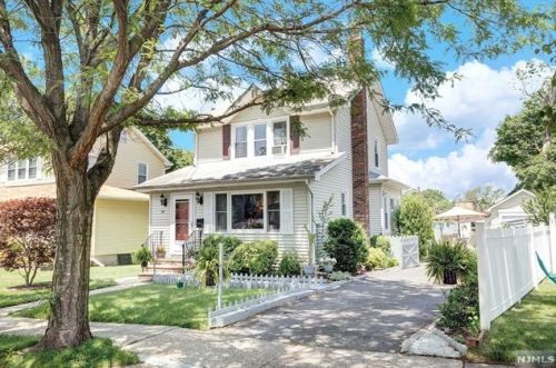 51 Pine St, Bogota, NJ 07603-1122