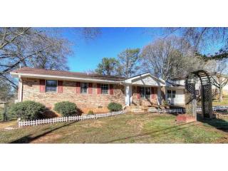 107 Leigh Ln, Carrollton, GA 30117-2529