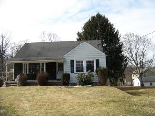 55 1st St, Delaware Park, NJ 08865-1348