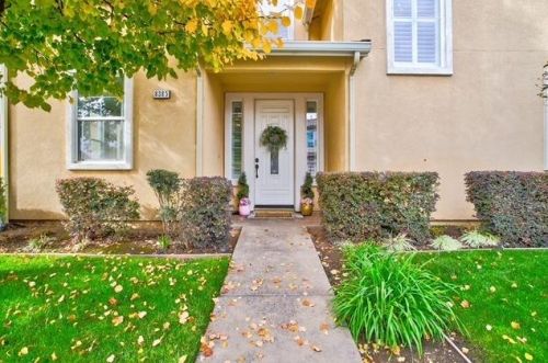 8385 Crystal Walk Cir, Elk Grove, CA 95758-8082
