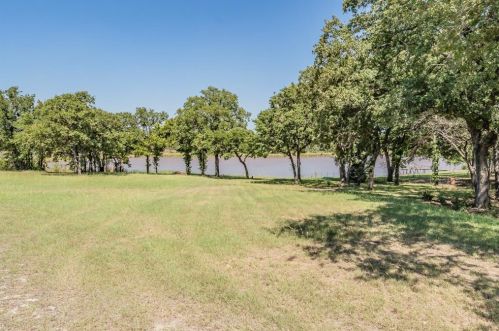 222 Comanche Trl, Nocona, TX 76255-9340