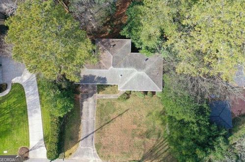 4132 Haverhill Dr, Atlanta GA  30342-3818 exterior