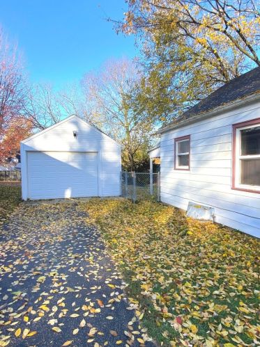 1009 Chestnut Ave, Nelson, IL 61021-3806