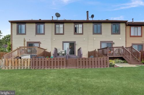 4 Crawford Ct, Trenton NJ  08690-3618 exterior