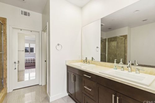53 Soho, Irvine CA  92612-1083 exterior