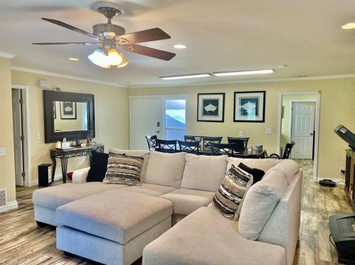 5670 Falling Leaf Ln, Riverside, CA 92509-7308