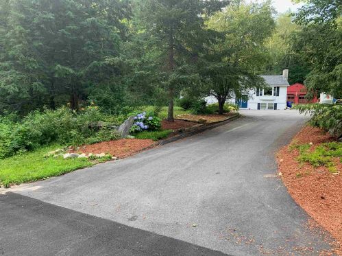 42 Range Rd, Goffstown, NH 03045-3001