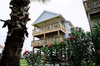 11207 Beard Dr, Galveston, TX 77554-8835