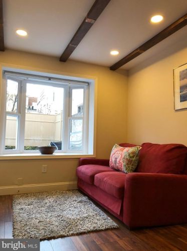 232 Christian St, Philadelphia, PA 19147-4217