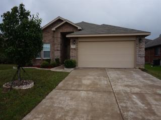 404 Marble Creek Dr, Fort Worth TX  76131-3962 exterior