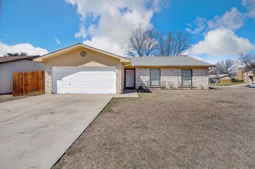 8000 Southbrook Cir, Fort Worth, TX 76134-5022