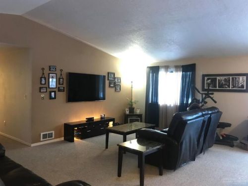 2548 Glacier Ave, Eagle Crest, OR 97756-8121