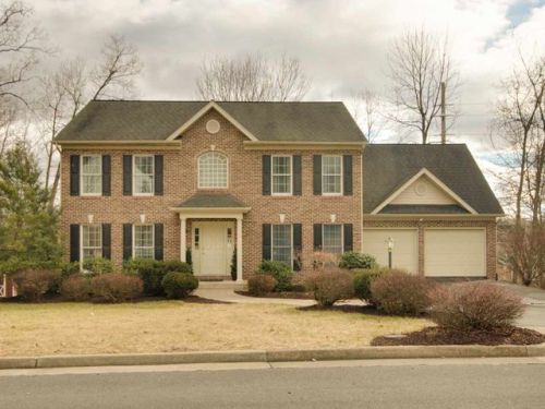 1071 Wyndham Dr, Harrisonburg, VA 22801-1671