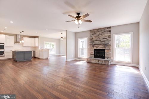 40 Berlin Tpke, Lovettsville, VA 20180-1825
