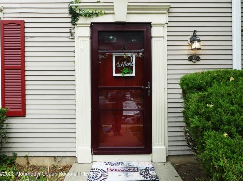 43 Sun Beau Ct, Tinton Falls, NJ 07724-3828