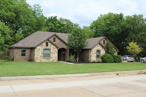 519 Paradise St, Fort Worth, TX 76111-2231