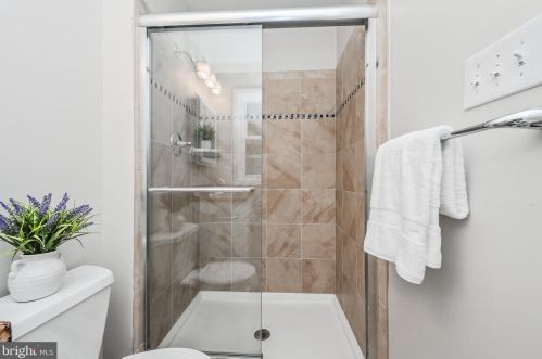 5074 Queens Wood Dr, Springfield VA  22015-1530 exterior