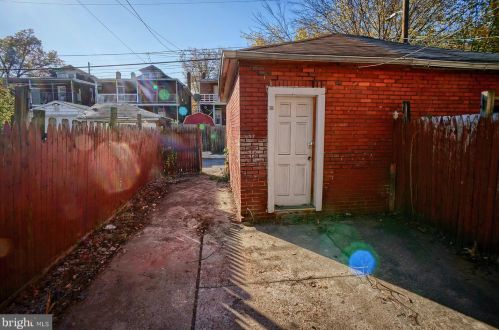 1208 16th St, Harrisburg, PA 17103-1221