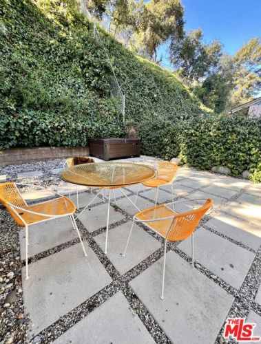 2430 Bywood Dr, Glendale CA  91206-4703 exterior