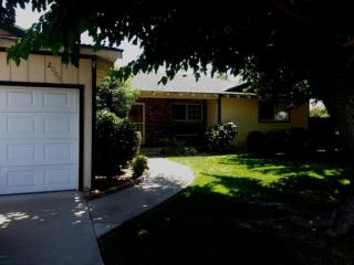2000 Cumberland Dr, Turlock, CA 95382-2145