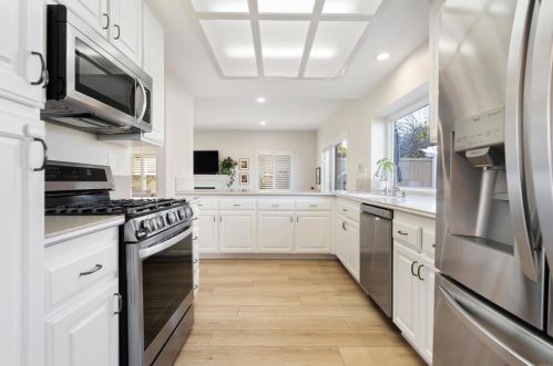 1938 White Birch Dr, Vista CA  92081-7316 exterior