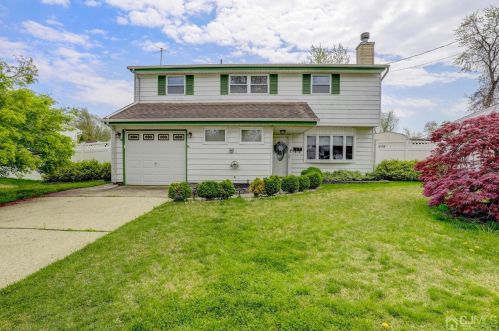 17 Wendy Dr, Old Bridge, NJ 08857-2527