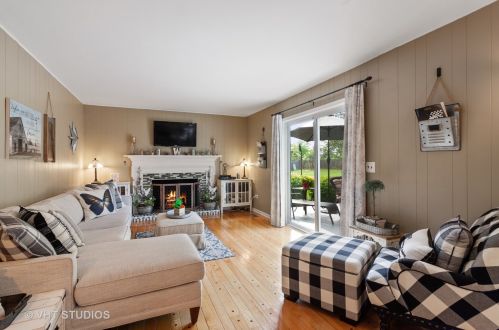 864 Burning Trl, Carol Stream IL  60188-9190 exterior