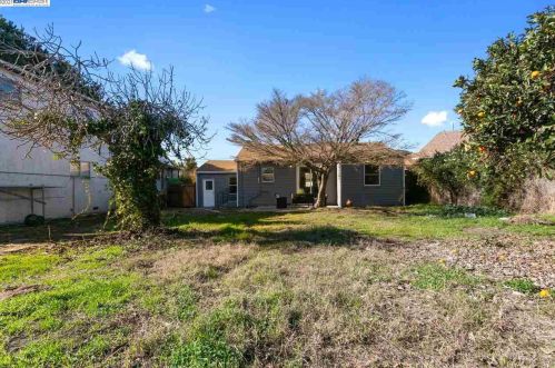 1570 Plz Dr, San Leandro CA 94578-1968 exterior