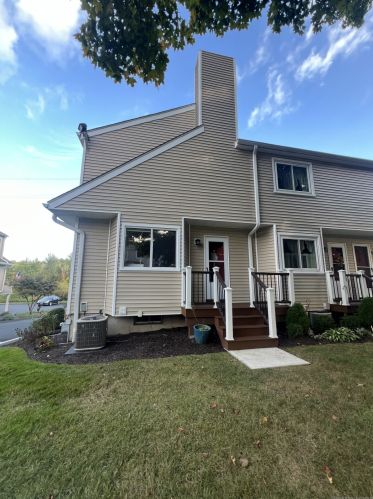 1561 Main St, Meriden CT  06450-4874 exterior