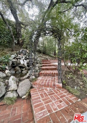3041 Chevy Chase Dr, Glendale CA  91206-1905 exterior