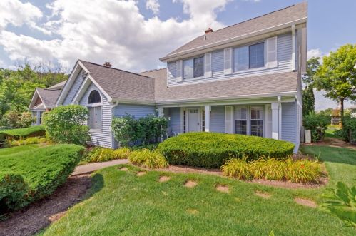 5 Hastings Ln, Half Day, IL 60069-3400