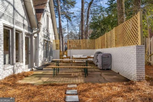 400 Breakwater Rdg, Atlanta GA  30328-1808 exterior