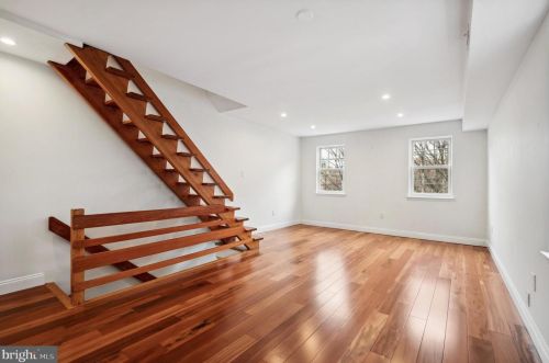 910 Fitzwater St, Philadelphia PA  19147-2736 exterior