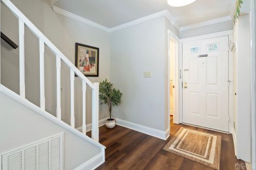 16 Magnolia Ct, Trenton NJ  08648-4827 exterior