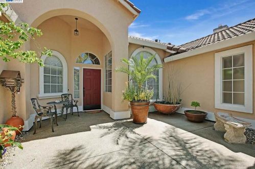 2411 Babson Dr, Elk Grove, CA 95758-7626