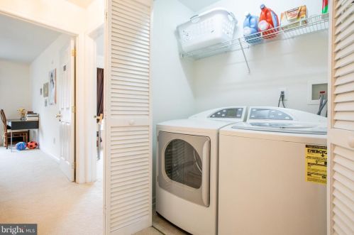 9 Nestlewood Way, Princeton NJ  08540-6132 exterior