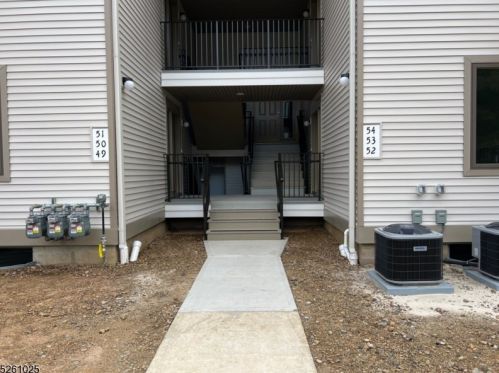 49 Sam Bonnell Dr, Clinton, NJ 08809-1105