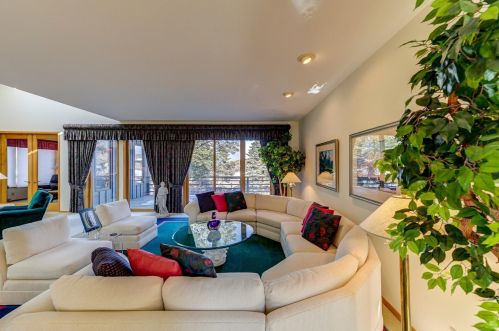 902 Highview Cir, Saint Paul MN  55118-3687 exterior