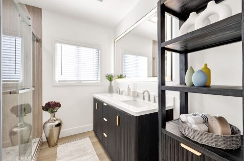 1755 Glenwood Rd, Glendale CA  91201-1543 exterior