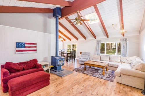 1223 White Fir Rd, Peninsula Village, CA 96137-9572