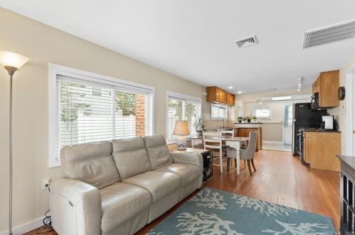 6 Center St, Niantic CT  06357-2658 exterior