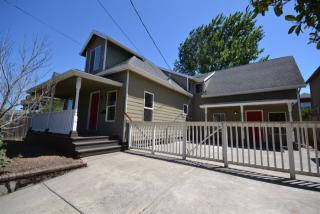 8558 Tyler Ave, Portland OR  97203-2352 exterior