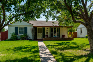 1380 Roslyn St, Denver CO  80220-3148 exterior