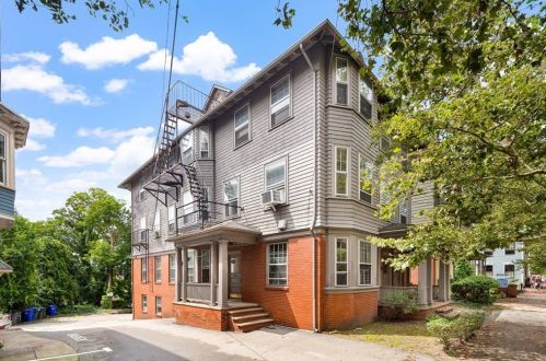 378 Benefit St, Providence, RI 02903-7129