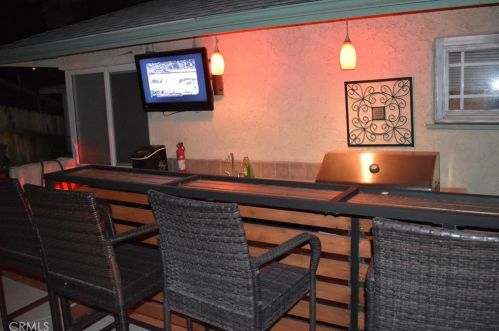 5092 Myrtle Ave, Riverside CA  92506-1423 exterior